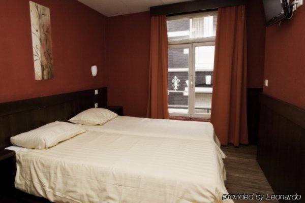Hotel Damrak Inn Амстердам Стая снимка